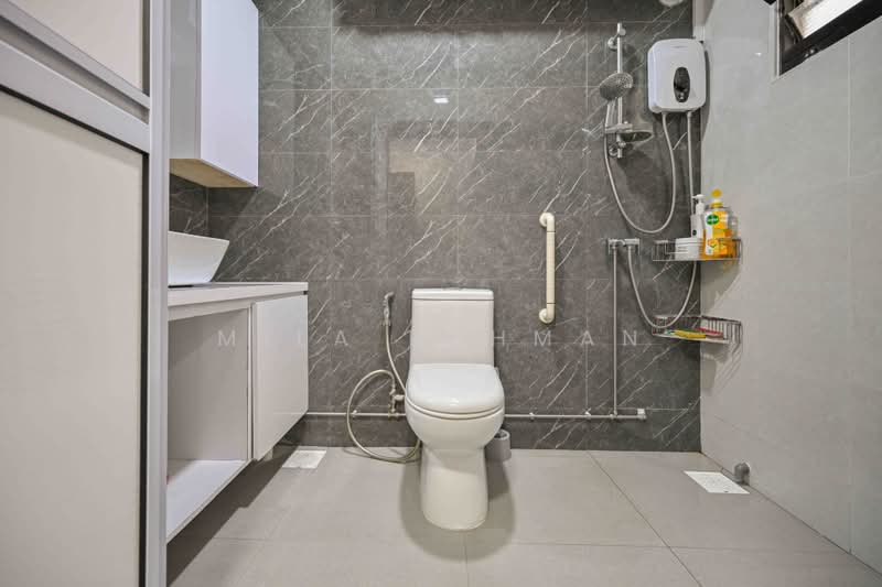 553 Woodlands Drive 44, 553 Woodlands Drive 44, 3 Bedrooms, 1,237 sqft, HDB Flat For Sale, by Mila Rahman, 500158505 - Bathroom - PropertyGuru.com.sg