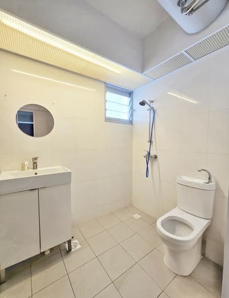 233B Sumang Lane, 233B Sumang Lane, 3 Bedrooms, 1,216 sqft, HDB Flat For Sale, by Adrian Tan, 500158523 - Bathroom - PropertyGuru.com.sg