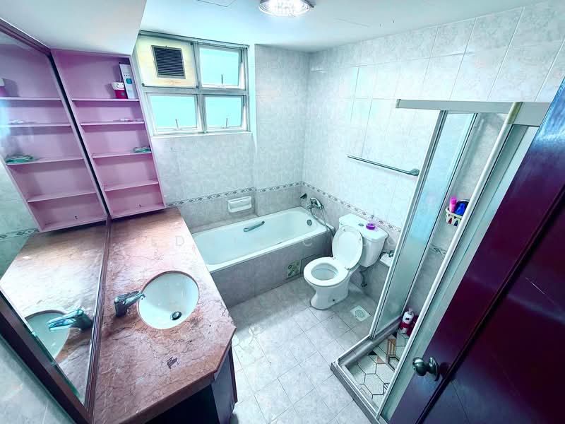Northoaks, 32 Woodlands Crescent, 3 Bedrooms, 2,486 sqft, Condominium For Sale, by Edwin Choo, 500158533 - Bathroom - PropertyGuru.com.sg