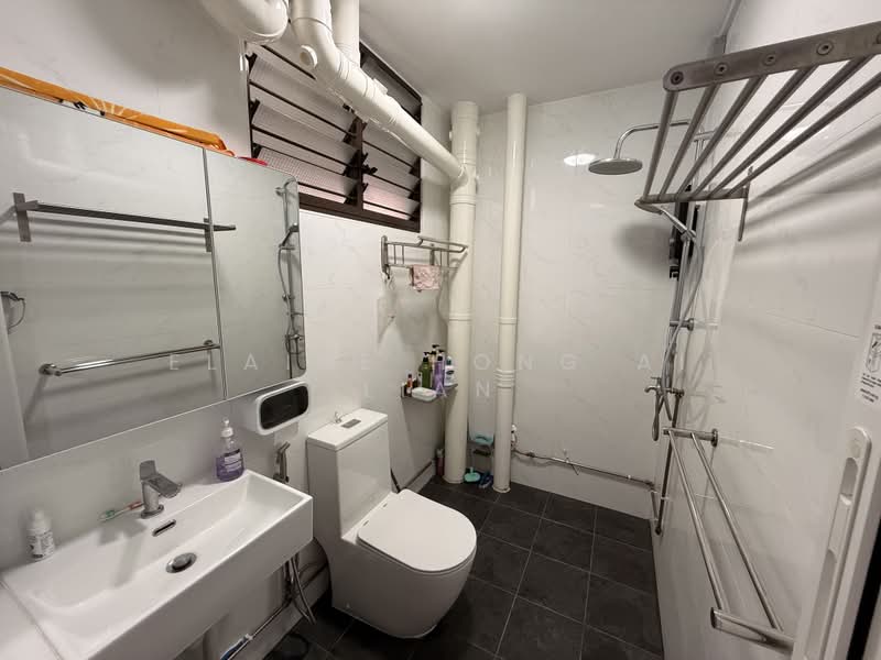 104 Whampoa Drive, 104 Whampoa Drive, 3 Bedrooms, 1,087 sqft, HDB Flat For Sale, by Elaine Hong Ai Lian, 500158538 - Bathroom - PropertyGuru.com.sg