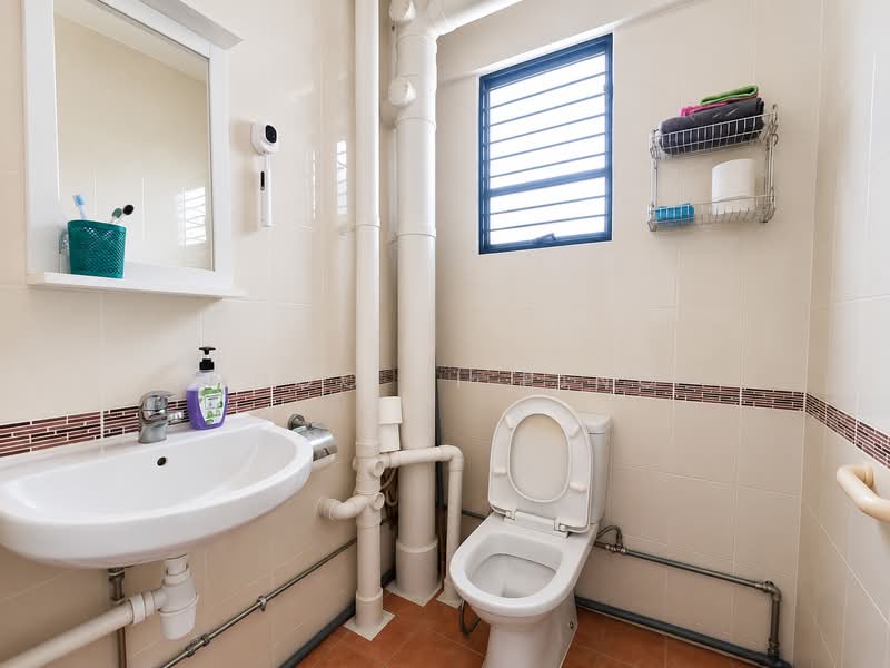 112 Jurong East Street 13, 112 Jurong East Street 13, 3 Bedrooms, 969 sqft, HDB Flat For Sale, by Choo Li Ping, 500158543 - Bathroom - PropertyGuru.com.sg