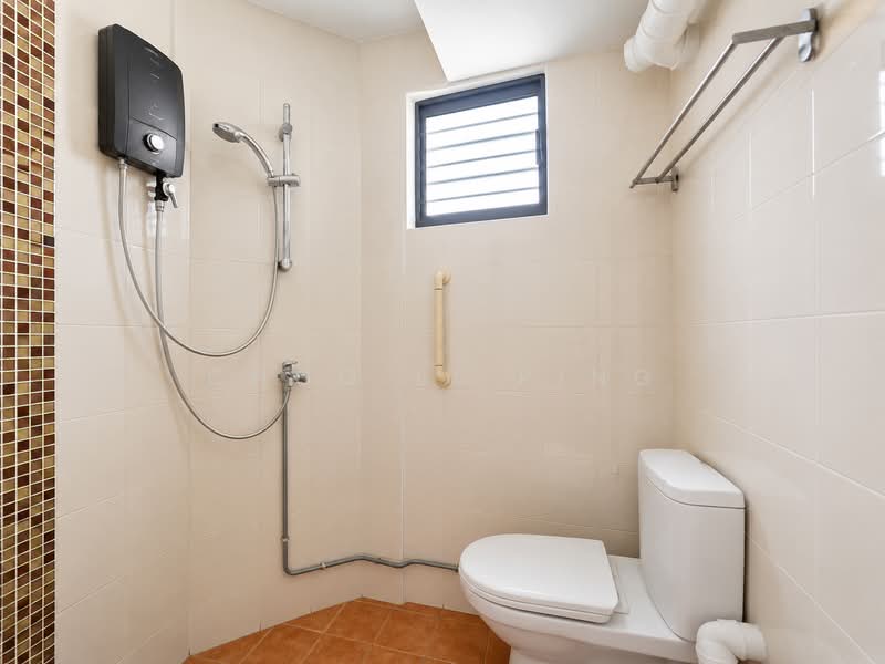 112 Jurong East Street 13, 112 Jurong East Street 13, 3 Bedrooms, 969 sqft, HDB Flat For Sale, by Choo Li Ping, 500158543 - Bathroom - PropertyGuru.com.sg