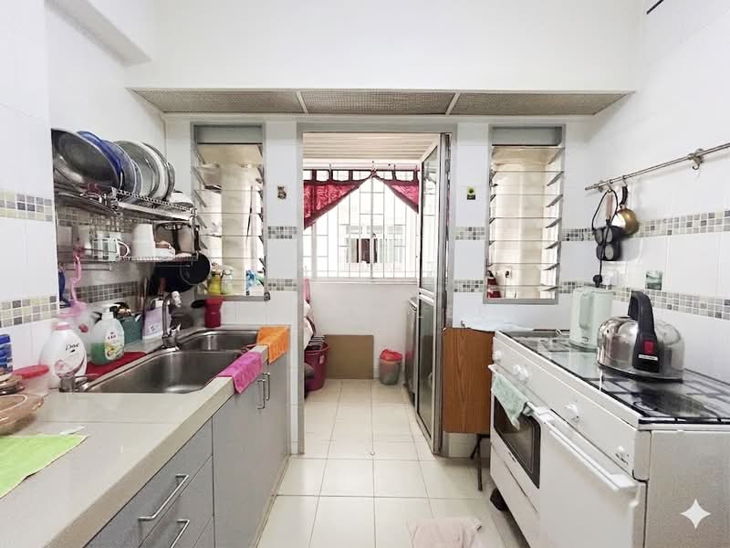 459 Yishun Avenue 11, 459 Yishun Avenue 11, 2 Bedrooms, 721 sqft, HDB Flat For Sale, by Dylan Lee, 500158557 - Kitchen - PropertyGuru.com.sg
