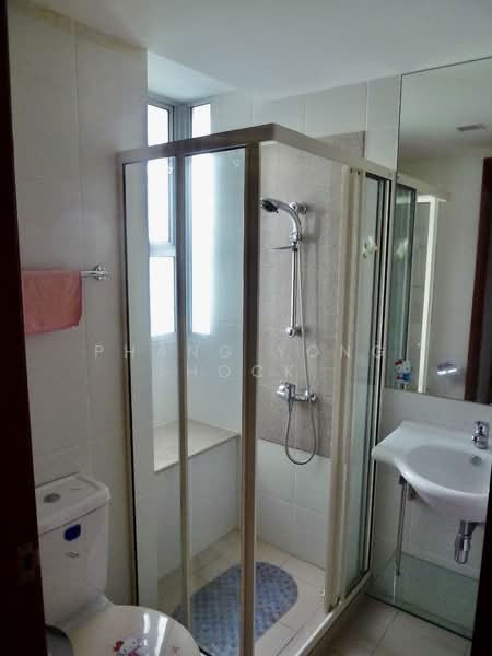 Baywater, 812 Bedok Reservoir Road, 2 Bedrooms, 1,033 sqft, Condominium For Rent, by Phang Yong Hock, 500158566 - Bathroom - PropertyGuru.com.sg