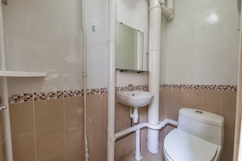 405 Jurong West Street 42, 405 Jurong West Street 42, 4 Bedrooms, 1,615 sqft, HDB Flat For Sale, by ADNIX LIU, 500158574 - Bathroom - PropertyGuru.com.sg