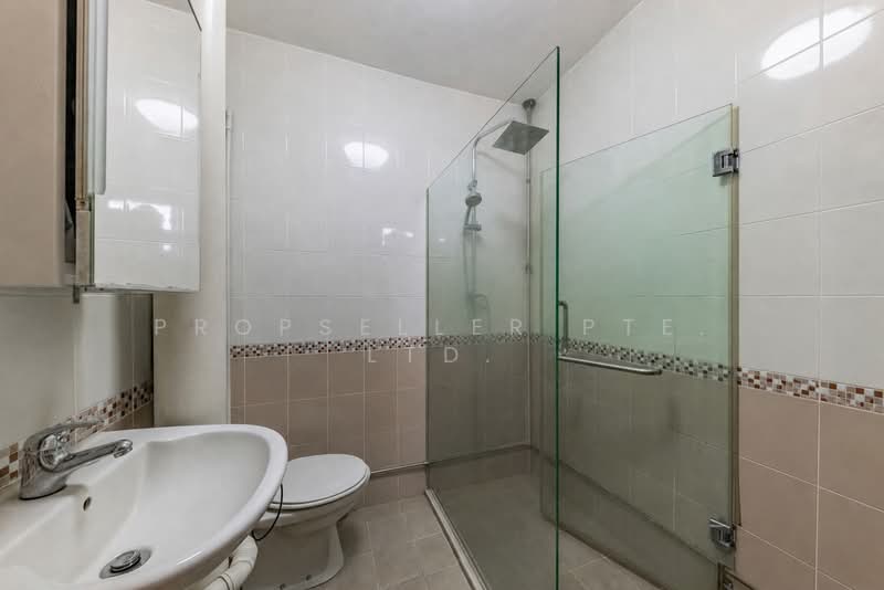 405 Jurong West Street 42, 405 Jurong West Street 42, 4 Bedrooms, 1,615 sqft, HDB Flat For Sale, by ADNIX LIU, 500158574 - Bathroom - PropertyGuru.com.sg