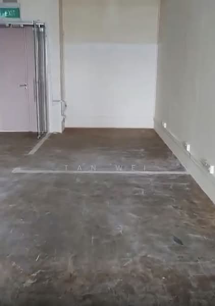 Tradehub 21, 18 Boon Lay Way, 1,173 sqft, Light Industrial (B1) For Rent, by Tan Wei, 500158576 - Entrance - CommercialGuru.com.sg