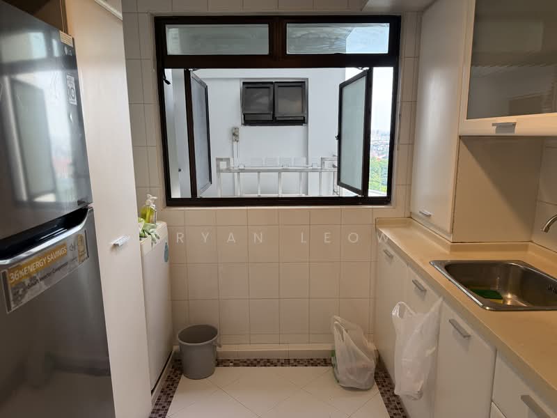 311A Anchorvale Lane, 311A Anchorvale Lane, 3 Bedrooms, 968 sqft, HDB Flat For Rent, by Bryan Leow, 500158578 - Kitchen - PropertyGuru.com.sg