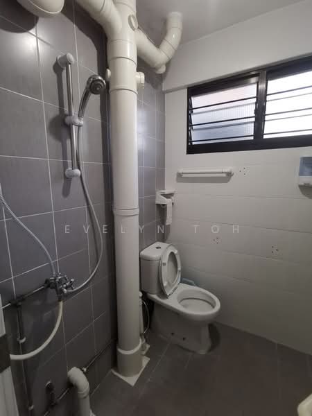 239 Bukit Batok East Avenue 5, 239 Bukit Batok East Avenue 5, 2 Bedrooms, 721 sqft, HDB Flat For Sale, by Evelyn Toh, 500158589 - Bathroom - PropertyGuru.com.sg