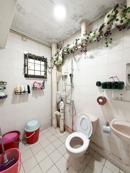 625B Woodlands Drive 52, 625B Woodlands Drive 52, 3 Bedrooms, 1,076 sqft, HDB Flat For Sale, by Natalie Lim, 500158597 - Bathroom - PropertyGuru.com.sg