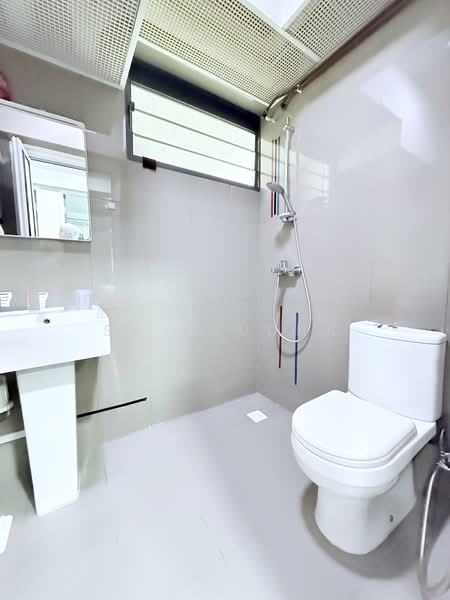 310C Punggol Walk, 310C Punggol Walk, 3 Bedrooms, 1,206 sqft, HDB Flat For Rent, by SQ Raudha, 500158620 - Bathroom - PropertyGuru.com.sg