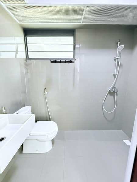 310C Punggol Walk, 310C Punggol Walk, 3 Bedrooms, 1,206 sqft, HDB Flat For Rent, by SQ Raudha, 500158620 - Bathroom - PropertyGuru.com.sg