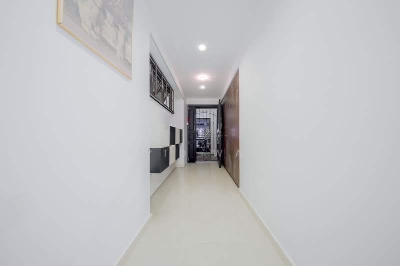 298B Compassvale Street, 298B Compassvale Street, 3 Bedrooms, 1,291 sqft, HDB Flat For Sale, by David Wang, 500158627 - Corridor - PropertyGuru.com.sg