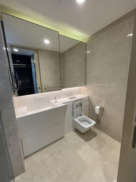Cairnhill Nine, 15 Cairnhill Road, 3 Bedrooms, 1,066 sqft, Condominium For Sale, by Lee Chun Peng Adnic, 500158636 - Bathroom - PropertyGuru.com.sg