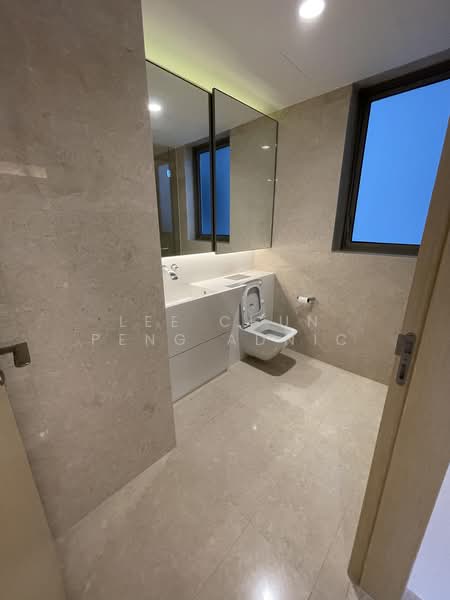 Cairnhill Nine, 15 Cairnhill Road, 3 Bedrooms, 1,066 sqft, Condominium For Sale, by Lee Chun Peng Adnic, 500158636 - Bathroom - PropertyGuru.com.sg