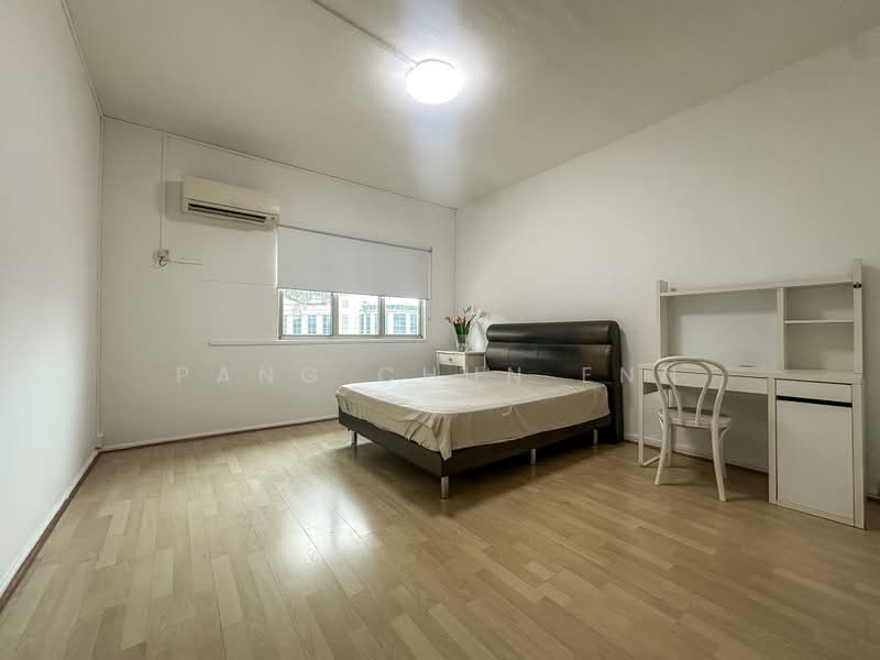 Hollywood Apartments, 110-110D Oxley Rise, 3 Bedrooms, 990 sqft, Apartment For Rent, by Pang Chun Enn, 500158652 - Bedroom - PropertyGuru.com.sg