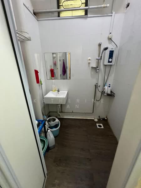 501 West Coast Drive, 501 West Coast Drive, 742 sqft, Shop / Shophouse For Rent, by Katherine Tan, 500158655 - Bathroom - CommercialGuru.com.sg