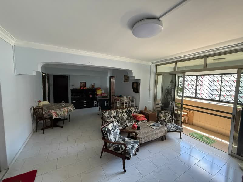 418 Hougang Avenue 8, 418 Hougang Avenue 8, 4 Bedrooms, 1,324 sqft, HDB Flat For Sale, by Stephen Tan, 500158668 - Living Room - PropertyGuru.com.sg