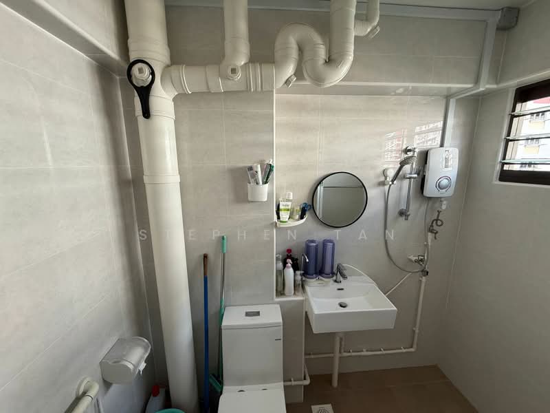 418 Hougang Avenue 8, 418 Hougang Avenue 8, 4 Bedrooms, 1,324 sqft, HDB Flat For Sale, by Stephen Tan, 500158668 - Bathroom - PropertyGuru.com.sg