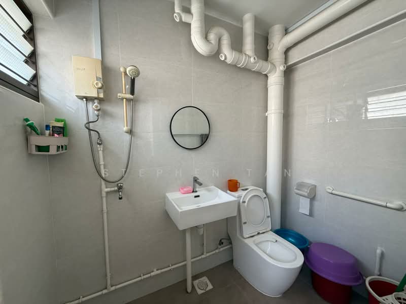 418 Hougang Avenue 8, 418 Hougang Avenue 8, 4 Bedrooms, 1,324 sqft, HDB Flat For Sale, by Stephen Tan, 500158668 - Bathroom - PropertyGuru.com.sg