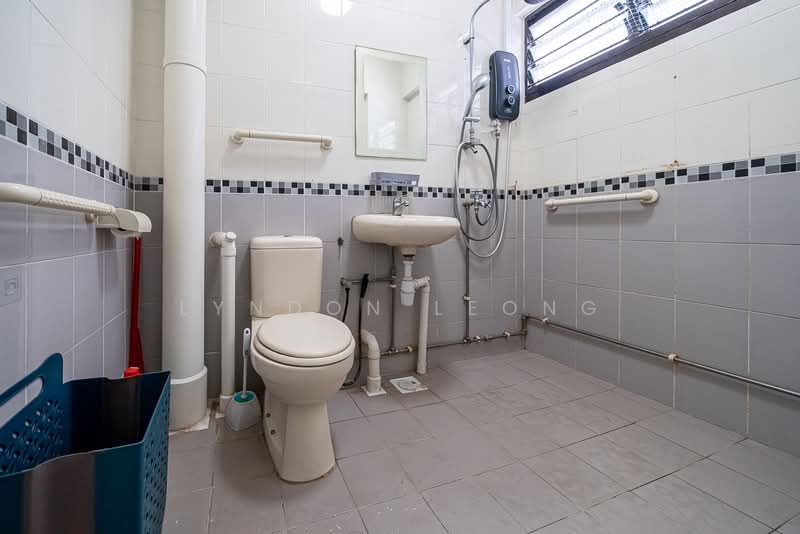9 Jalan Rumah Tinggi, 9 Jalan Rumah Tinggi, 3 Bedrooms, 1,421 sqft, HDB Flat For Sale, by Lyndon Leong, 500158679 - Bathroom - PropertyGuru.com.sg