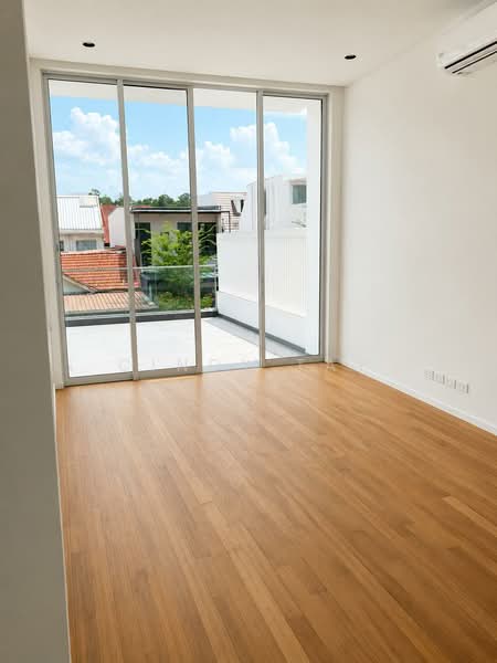 Casuarina Road, Casuarina Road, 6 Bedrooms, 3,649 sqft, Terraced House For Sale, by Cindy Tay, 500158688 - Balcony - PropertyGuru.com.sg