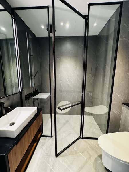 Petit Jervois, 33 Jervois Road, 2 Bedrooms, 1,001 sqft, Condominium For Rent, by Lyn Kwan, 500158732 - Bathroom - PropertyGuru.com.sg