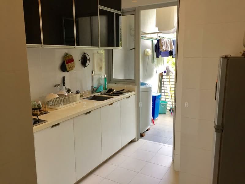 Suites @ Amber, 30 Amber Road, Room Rental, 110 sqft, Condominium For Rent, by Fauzy Marecar, 500158733 - Kitchen - PropertyGuru.com.sg