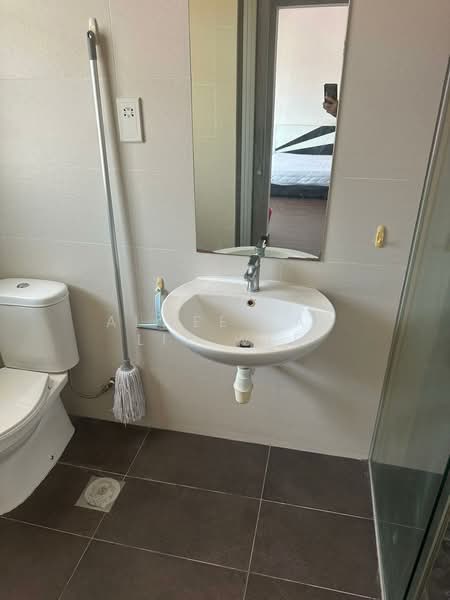 Sunbird Park, Sunbird Road, Room Rental, 150 sqft, Terraced House For Rent, by Alwee Tay Lip Wee, 500158735 - Bathroom - PropertyGuru.com.sg
