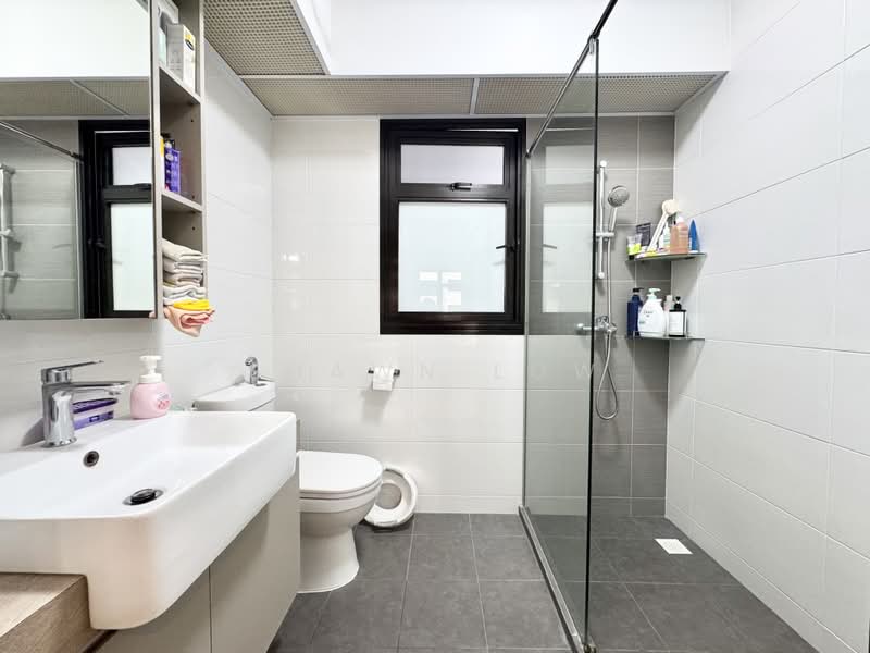 458B Sengkang West Road, 458B Sengkang West Road, 4 Bedrooms, 1,216 sqft, HDB Flat For Sale, by Shawn Low, 500158752 - Master Bathroom - PropertyGuru.com.sg