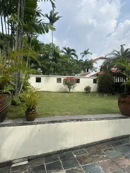 13 Ringwood Road, Ringwood Road, 4 Bedrooms, 3,500 sqft, Detached House For Rent, by Angeline Tan, 500158766 - Garden at Frontage - PropertyGuru.com.sg