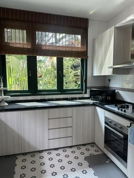 13 Ringwood Road, Ringwood Road, 4 Bedrooms, 3,500 sqft, Detached House For Rent, by Angeline Tan, 500158766 - Kitchen - PropertyGuru.com.sg