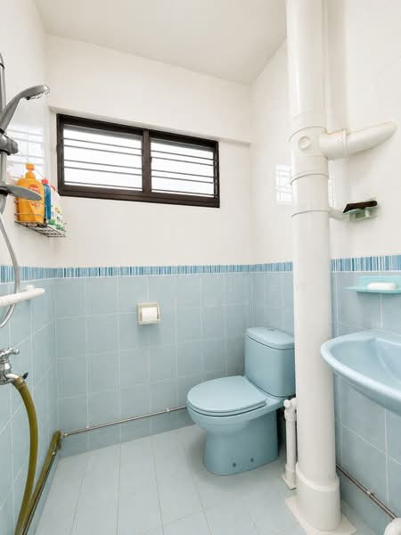 811 Tampines Avenue 4, 811 Tampines Avenue 4, 3 Bedrooms, 979 sqft, HDB Flat For Sale, by Jason Liew 俊明, 500158771 - Bathroom - PropertyGuru.com.sg