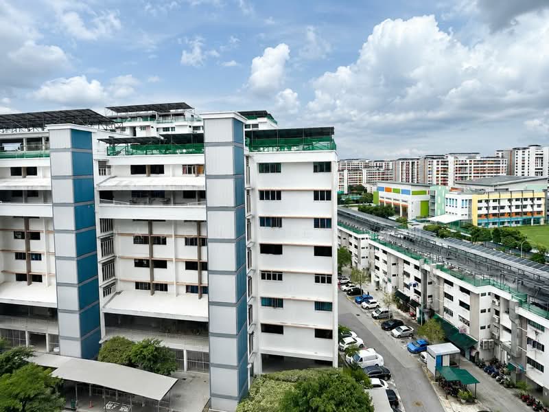811 Tampines Avenue 4, 811 Tampines Avenue 4, 3 Bedrooms, 979 sqft, HDB Flat For Sale, by Jason Liew 俊明, 500158771 - Exterior - PropertyGuru.com.sg
