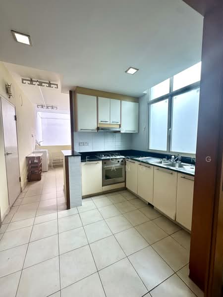 Lilydale, 556 Yishun Ave 6, Sembawang / Yishun, 3 Bedrooms, 1,270 sqft, Condominium For Rent, by Adeline Goh Leng Khiang, 500158793 - Kitchen - PropertyGuru.com.sg