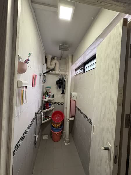 37 Teban Gardens Road, 37 Teban Gardens Road, 2 Bedrooms, 807 sqft, HDB Flat For Sale, by Lily Tan, 500158795 - Bathroom - PropertyGuru.com.sg