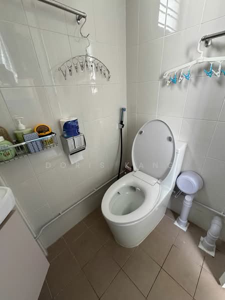 306 Jurong East Street 32, 306 Jurong East Street 32, Room Rental, 120 sqft, HDB Flat For Rent, by Doris Kang, 500158803 - Bathroom - PropertyGuru.com.sg