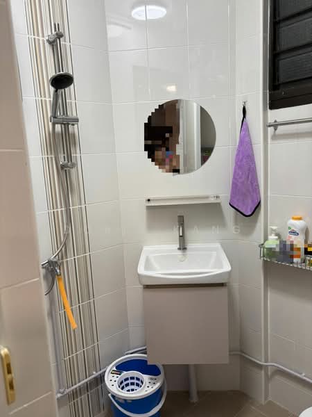 306 Jurong East Street 32, 306 Jurong East Street 32, Room Rental, 120 sqft, HDB Flat For Rent, by Doris Kang, 500158803 - Bathroom - PropertyGuru.com.sg