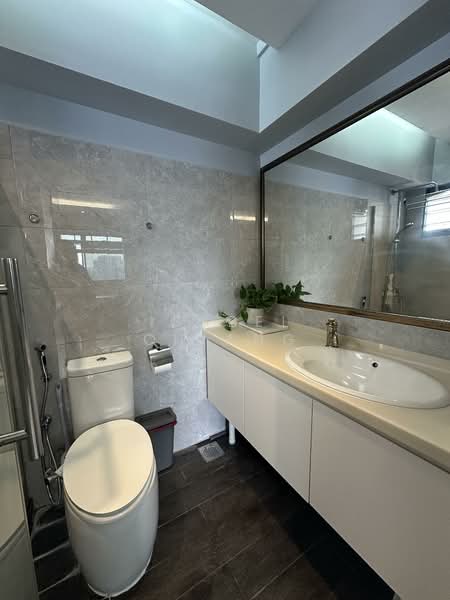 17 Telok Blangah Crescent, 17 Telok Blangah Crescent, 3 Bedrooms, 1,291 sqft, HDB Flat For Rent, by Isabel Chiang, 500158813 - Bathroom - PropertyGuru.com.sg