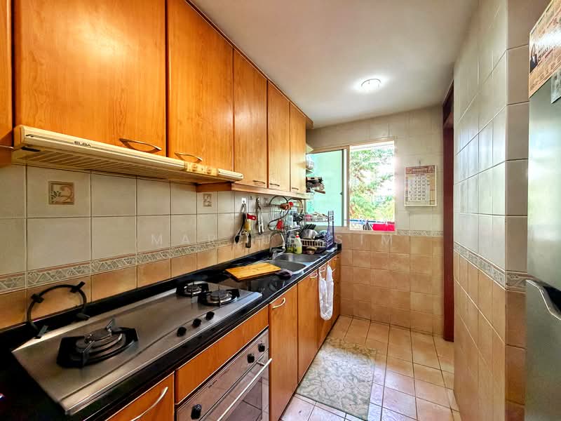 Yishun Emerald, 20 Canberra Drive, 2 Bedrooms, 1,033 sqft, Condominium For Sale, by Marcus Sim, 500158821 - Kitchen - PropertyGuru.com.sg