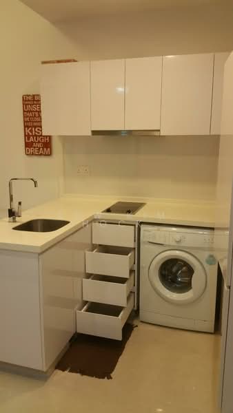 Straits Residences, 156 Joo Chiat Place, 1 Bedroom, 410 sqft, Condominium For Rent, by Low Kim Hock, 500158830 - Kitchen - PropertyGuru.com.sg