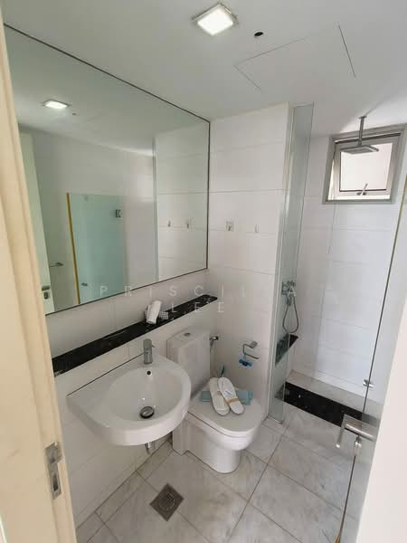 The Centris, 67 Jurong West Central 3, 4 Bedrooms, 980 sqft, Apartment For Rent, by Priscilla Lee, 500158843 - Bathroom - PropertyGuru.com.sg