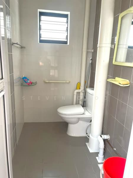 131 Bukit Batok West Avenue 6, 131 Bukit Batok West Avenue 6, Room Rental, 120 sqft, HDB Flat For Rent, by Steven Choo, 500158857 - Bathroom - PropertyGuru.com.sg