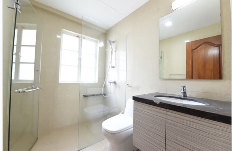Gentle Villas, Gentle Drive, 5 Bedrooms, 7,382 sqft, Semi-Detached House For Rent, by Jed Lin 林俊雄, 500158870 - Bathroom - PropertyGuru.com.sg
