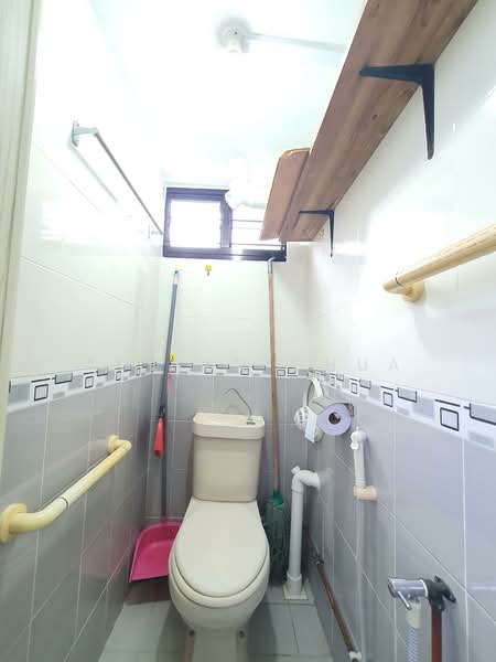 1 Hougang Avenue 3, 1 Hougang Avenue 3, 2 Bedrooms, 635 sqft, HDB Flat For Sale, by Adrian Chua, 500158873 - Bathroom - PropertyGuru.com.sg