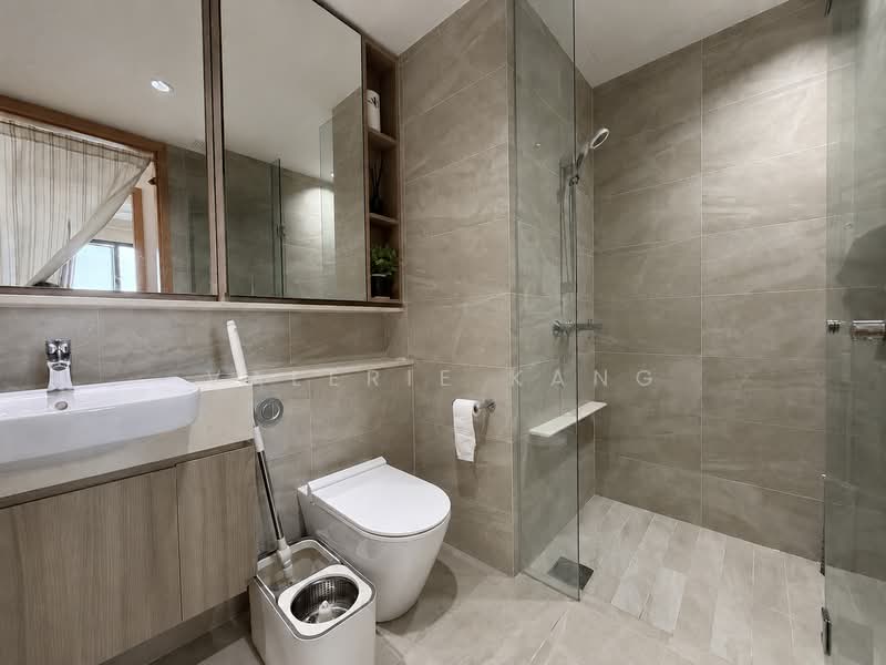 Twin VEW, 93 West Coast Vale, 2 Bedrooms, 743 sqft, Condominium For Sale, by Valerie Kang, 500158908 - Bathroom - PropertyGuru.com.sg