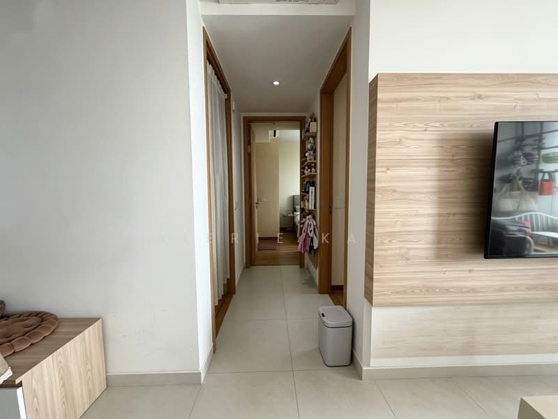 Twin VEW, 93 West Coast Vale, 2 Bedrooms, 743 sqft, Condominium For Sale, by Valerie Kang, 500158908 - Corridor - PropertyGuru.com.sg