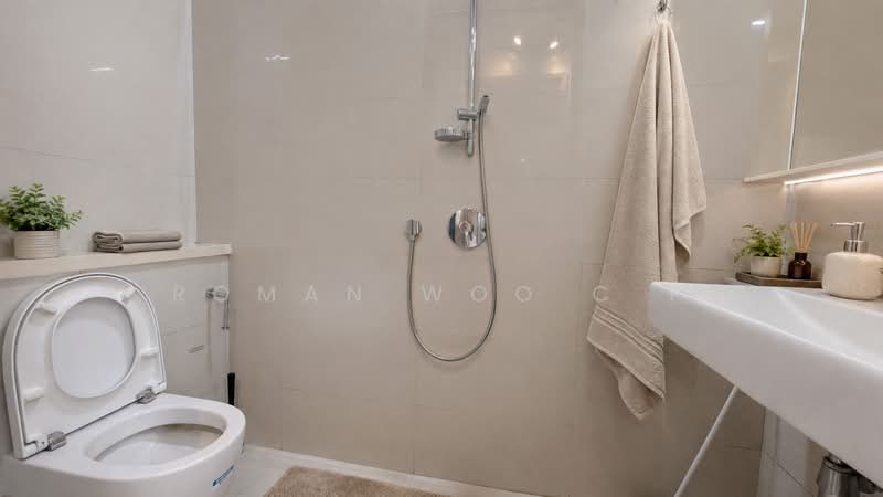 8 Farrer Suites, 8 Sing Joo Walk, 3 Bedrooms, 1,087 sqft, Apartment For Sale, by Roman Woo C P, 500158929 - Bathroom - PropertyGuru.com.sg