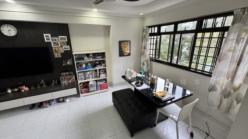 328 Sembawang Crescent, 328 Sembawang Crescent, 3 Bedrooms, 1,087 sqft, HDB Flat For Sale, by Anson Goh  吴铭华, 500158933 - Living Room - PropertyGuru.com.sg
