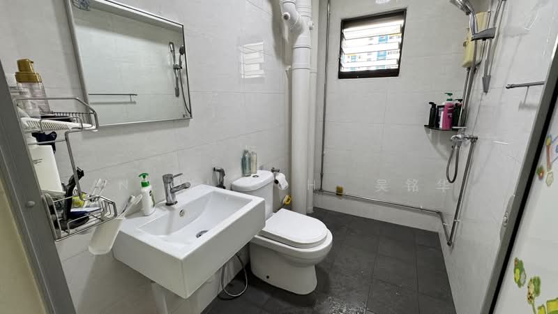 328 Sembawang Crescent, 328 Sembawang Crescent, 3 Bedrooms, 1,087 sqft, HDB Flat For Sale, by Anson Goh  吴铭华, 500158933 - Bathroom - PropertyGuru.com.sg